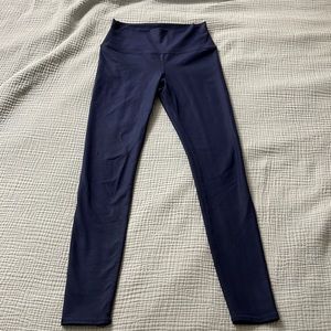 Great condition Alo Yoga pants.